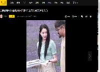 关晓彤穿衬衫配短裙好清新 和工作人员沟通很认真