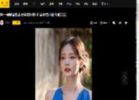 李一桐穿蓝色礼裙笑容明艳 精致妆容衬出优雅浪漫