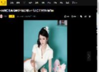 杨幂穿白色套装腰肢纤细比例超好 戴小白狗发饰明媚俏丽