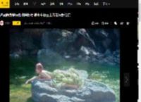 卢昱晓身穿绿色抹胸长裙 躺水中巨石上宛若绿野仙踪